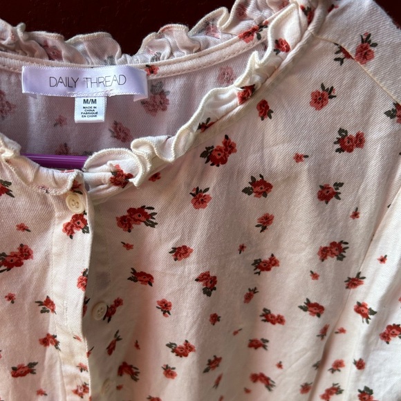 Daily Thread Floral Ruffled Blouse - Picture 4 of 5